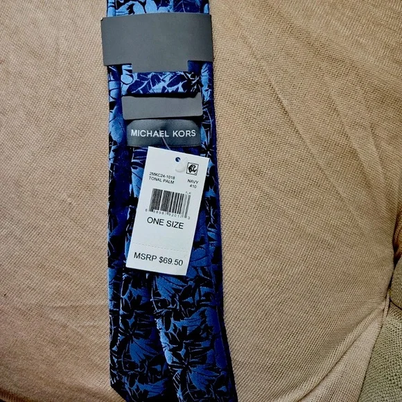 Michael Kors Blue Leaf Pattern Men's Tie - Picture 3 of 4